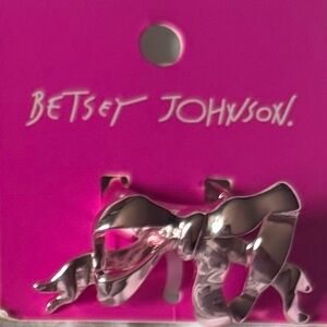 BETSEY JOHNSON Valentine Think Pink Wavy Rose Pink Metallic Bow Ring NEW NWT